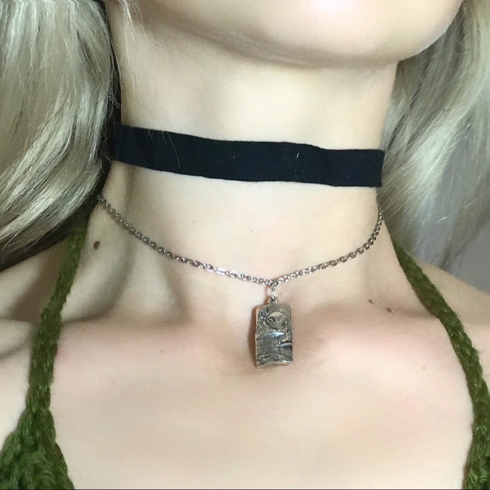 Alien choker